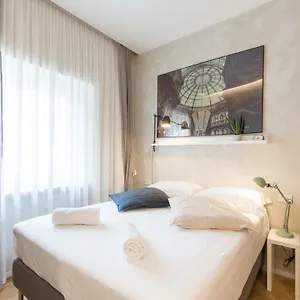 Duomo Deluxe 2* Milán